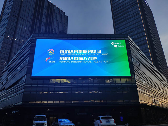 戶外商場(chǎng)LED顯示屏案例